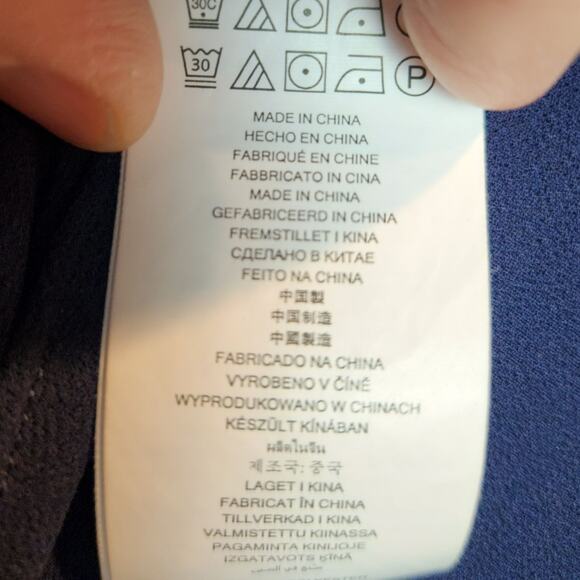 Michael Kors Women’s Plus 2X Navy Blue Blouse 100% Polyester Machine Washable - Picture 5 of 7